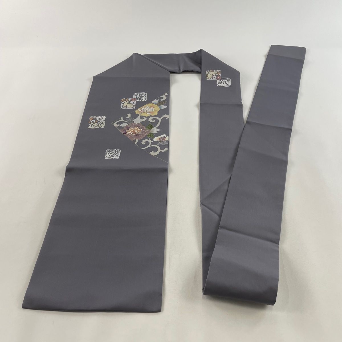 名古屋帯 秀品 花唐草 うさぎ 金彩 灰紫 正絹 【中古】 - メルカリ 名古屋帯 秀品 花唐草 うさぎ 金彩 灰紫 正絹 【中古】 - メルカリ