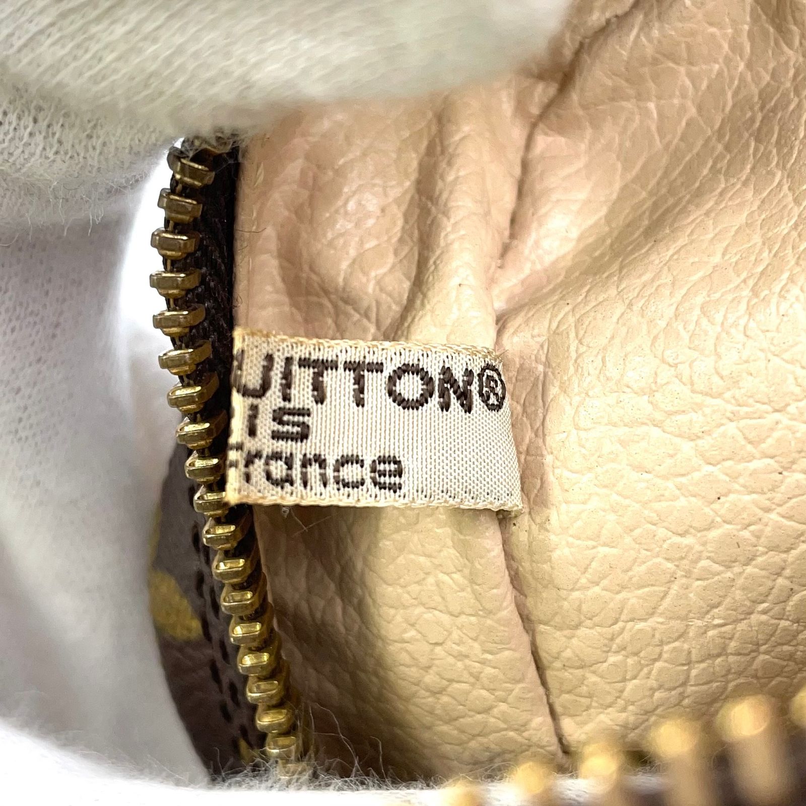 VUITTON トゥルーストワレット28