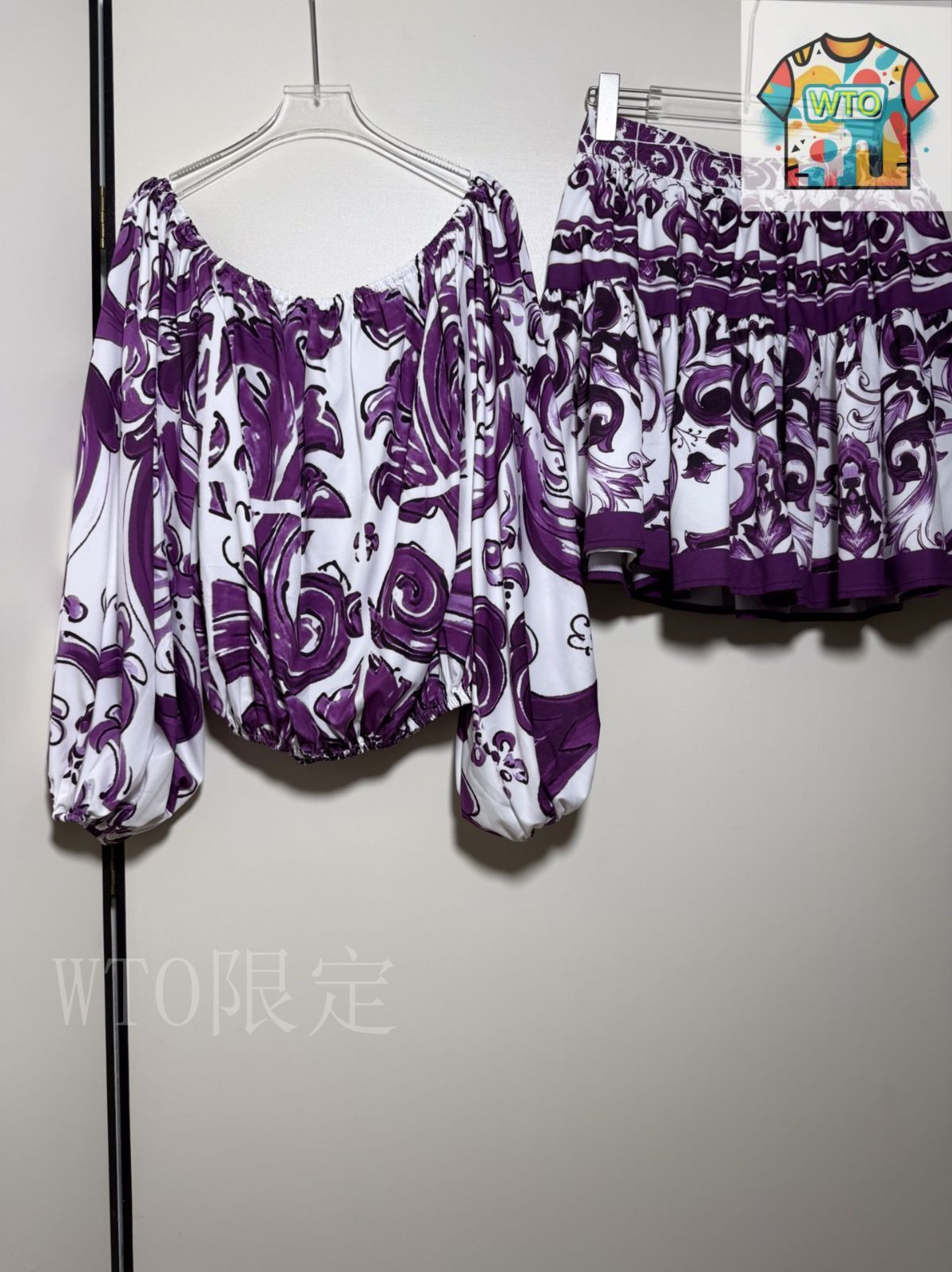 【DOLCE&GABBANA】チェリー柄 オフショルダー クロップトップ 今日特価】Dolce&Gabbana Purple Porcelain Off-Shoulder Set