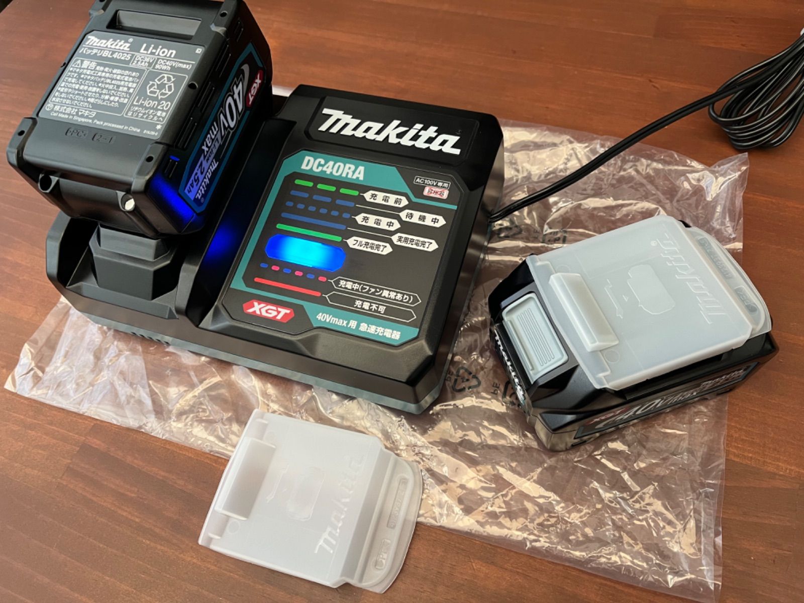 マキタ 40V maxバッテリー BL4025 ×2 充電器 DC40RAセット - イエスケ