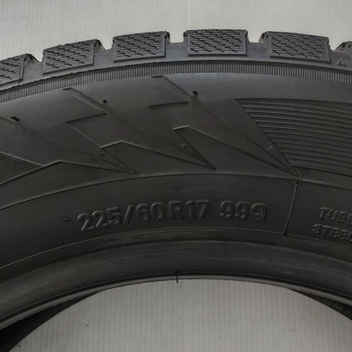 0T25018 スタッドレスタイヤ