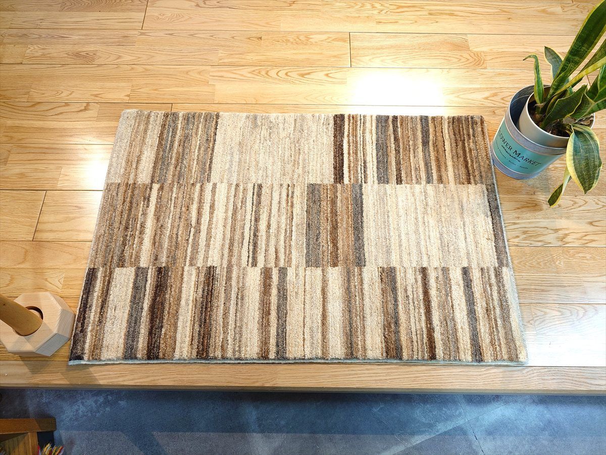 夏は涼しく冬は暖かい天然無染めラグ ガゼニラハット 肌触りが気持ちい 92x62㎝ P313