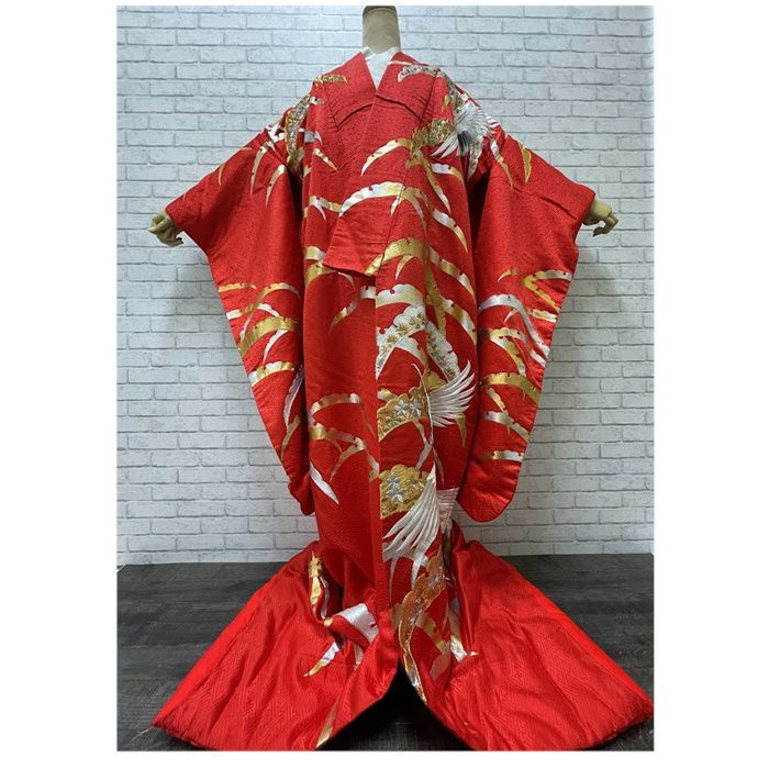 色打掛 赤と金 鶴の刺繍 色打掛【240501】赤 レッド 打掛 刺しゅう 金駒刺繍入り 鶴