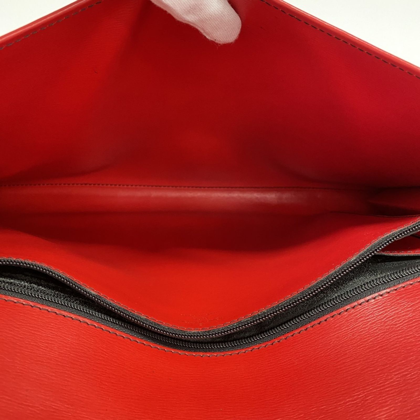 LOUIS VUITTON ルイヴィトン クラッチバッグ　エピ　レッド LOUIS VUITTON ルイヴィトン エピ クラッチバッグ - メルカリ