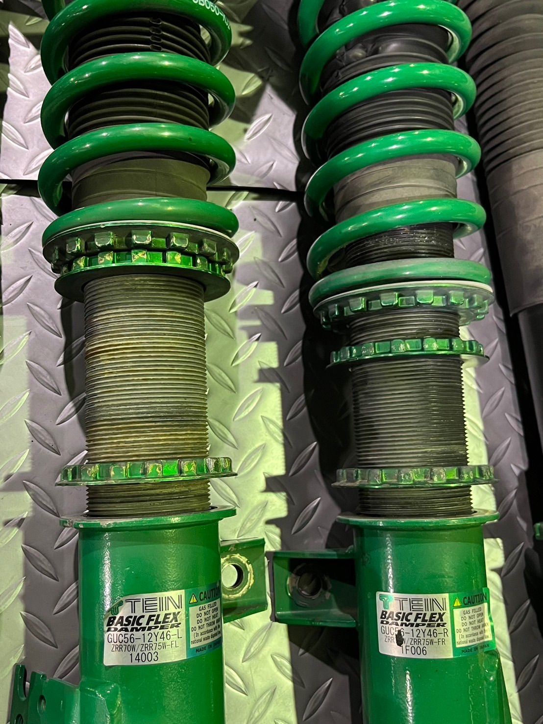 ZRR70 ノア ヴォクシー テイン TEIN車高調 フルタップ ベーシック