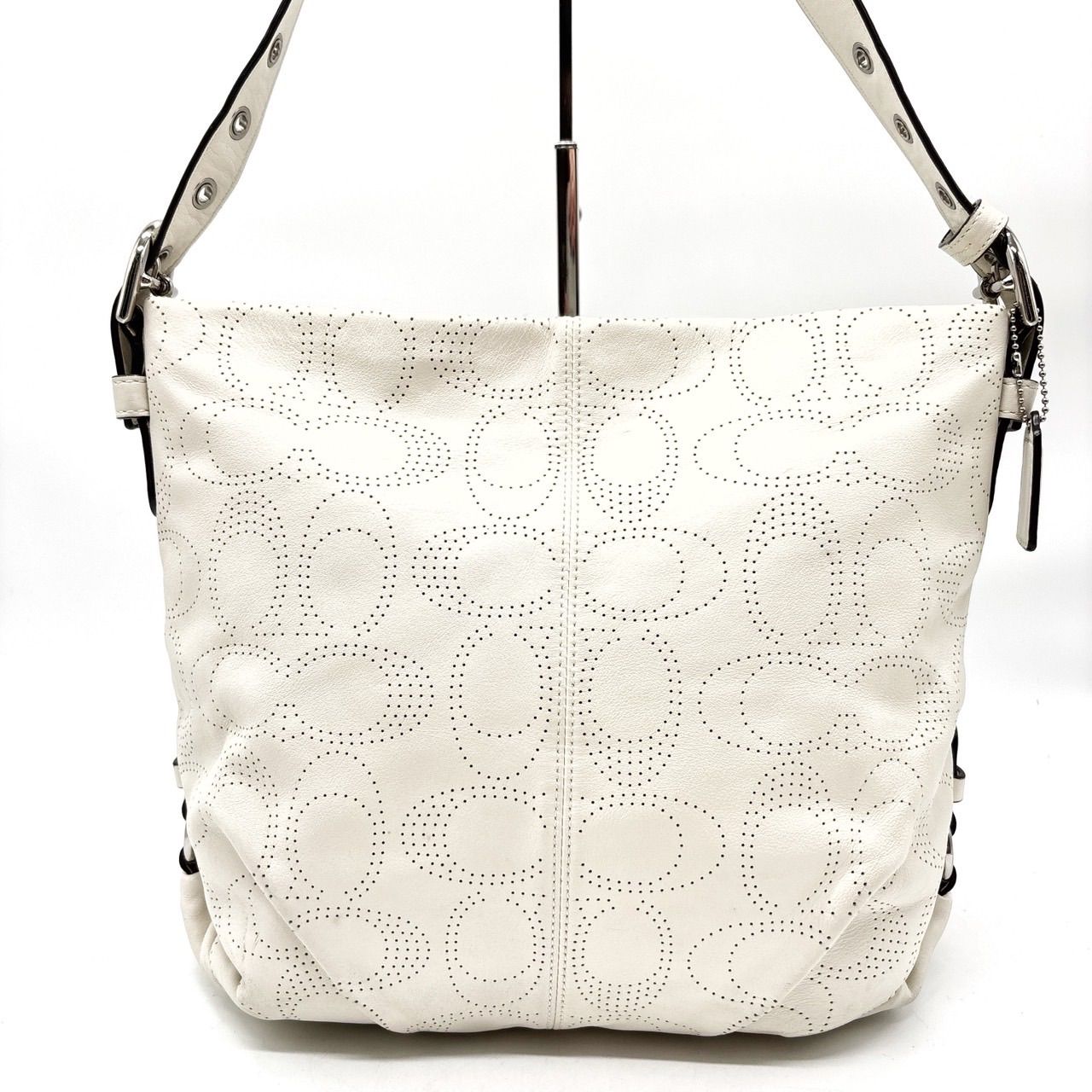 COACH コーチ ワンショルダーバッグ ロゴ型押し 大容量 パンチング 白 COACH コーチ ワンショルダーバッグ ロゴ型押し 大容量