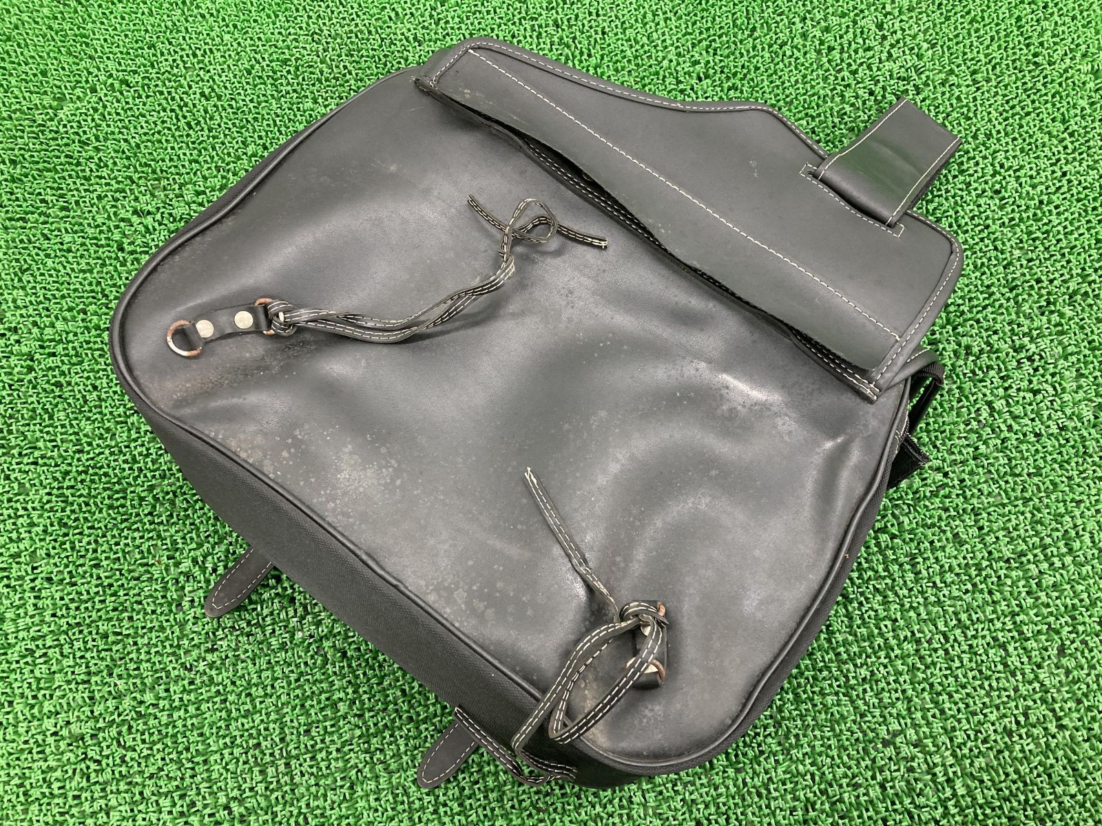 デグナー製 サイドバッグ 左 社外 中古 バイク 部品 DEGNER サドルバッグ ハーレー バルカン スティード ドラッグスター SR400 マグナ50 デグナー製 サイドバッグ 左右 社外 バイク 部品 DEGNER ハーレー バルカン スティード ドラッグスター シャドウなどに ドラッグスター400 スティード400 バルカン400 マグナ50 ジャズ:22301379