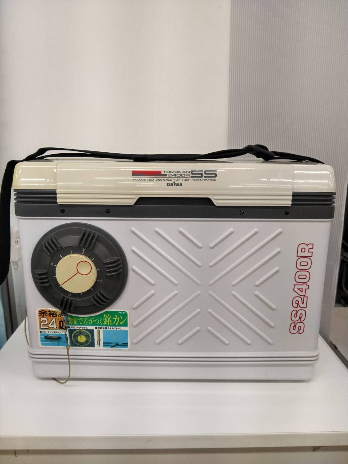 ダイワ トモカン ＳＳ－２４００Ｒ ホワイト 友缶 囮缶 おとり缶 種鮎 鮎 あゆ アユ 友釣り ０８