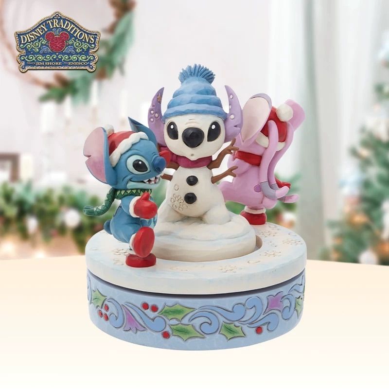 Disney x enesco ディズニー スティッチ Stitch アーティストJim Shoreコラボレーション レトロシリーズ ガレージキット モデル スティッチが雪だるま作り 史迪奇和安琪堆雪人｜Size 15x17x13cm 1点