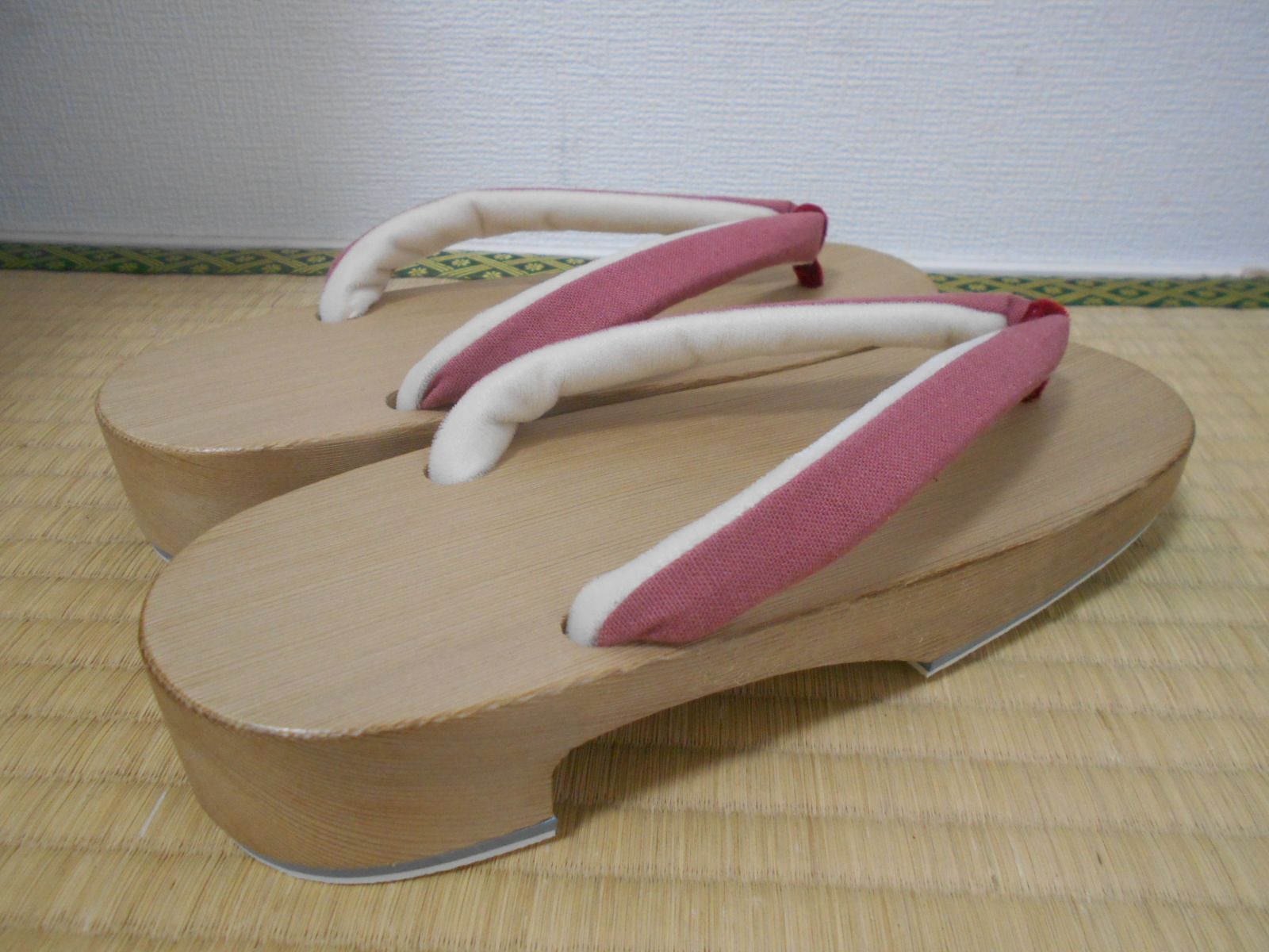 雪下草 ねずこ 神代杉 の右近下駄 歯の無い下駄 ピンク色本天のぞき 22.5〜24.5cm