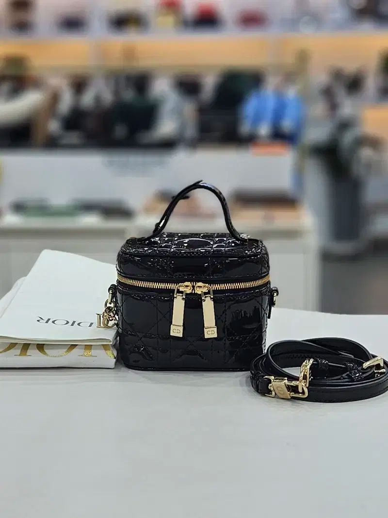 ディオール レディ マイクロ ヴァニティ ペンダント ミニ ブラック クロスバック A0935