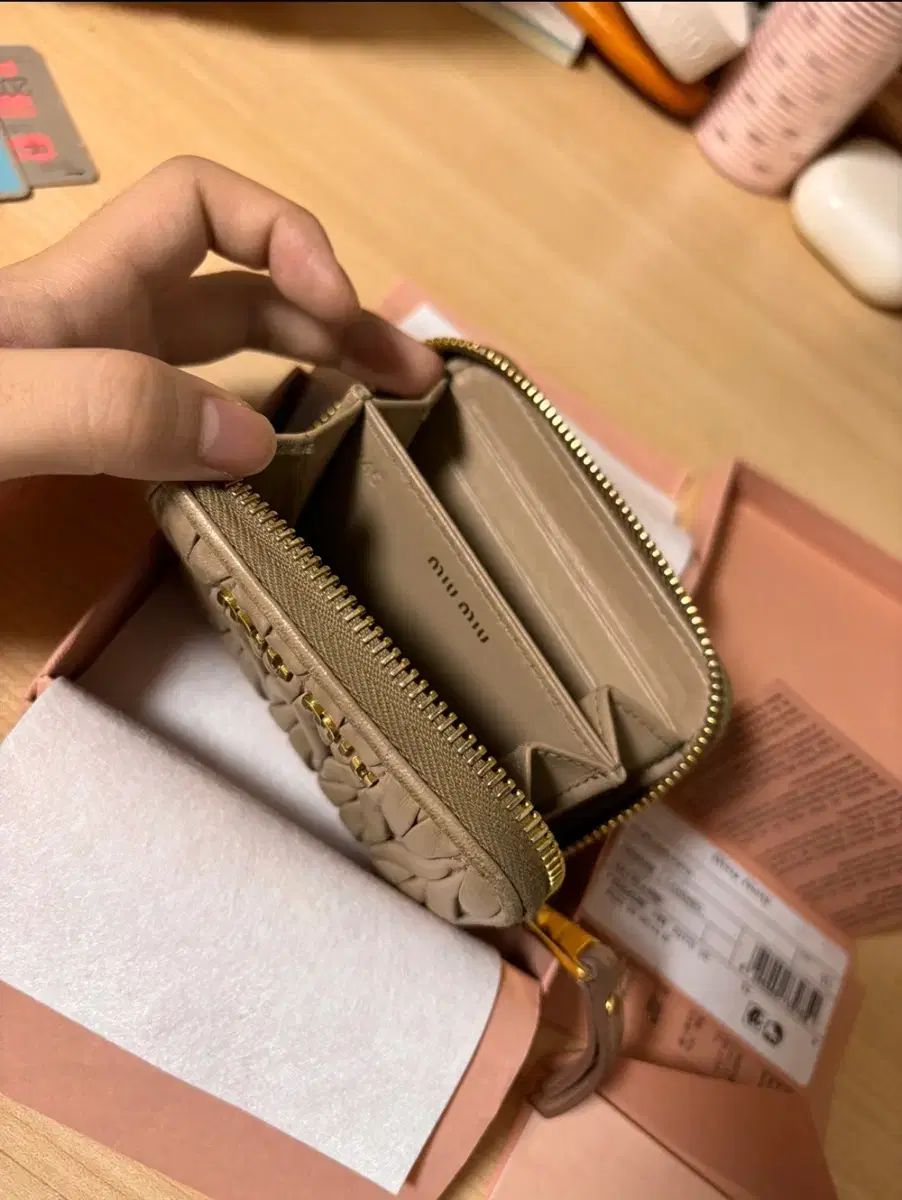 MIU MIU(ミュウミュウ) マトラッセ 5MM268 二つ折り財布 カメオ