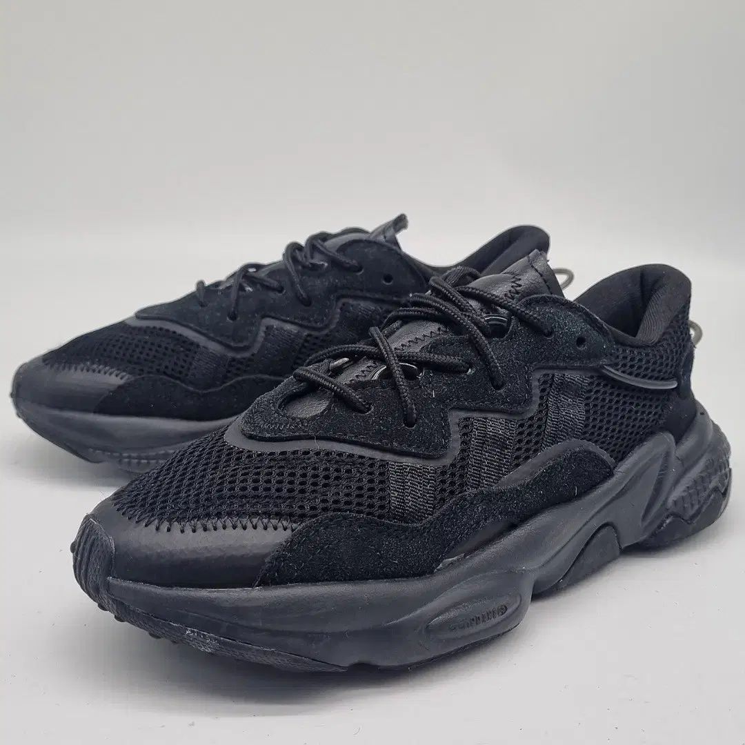 【雷市場（ポンジャン）商品韓国直送】adidas(アディダス) オズウィーゴ メッシュ トリプルブラック スニーカー 240