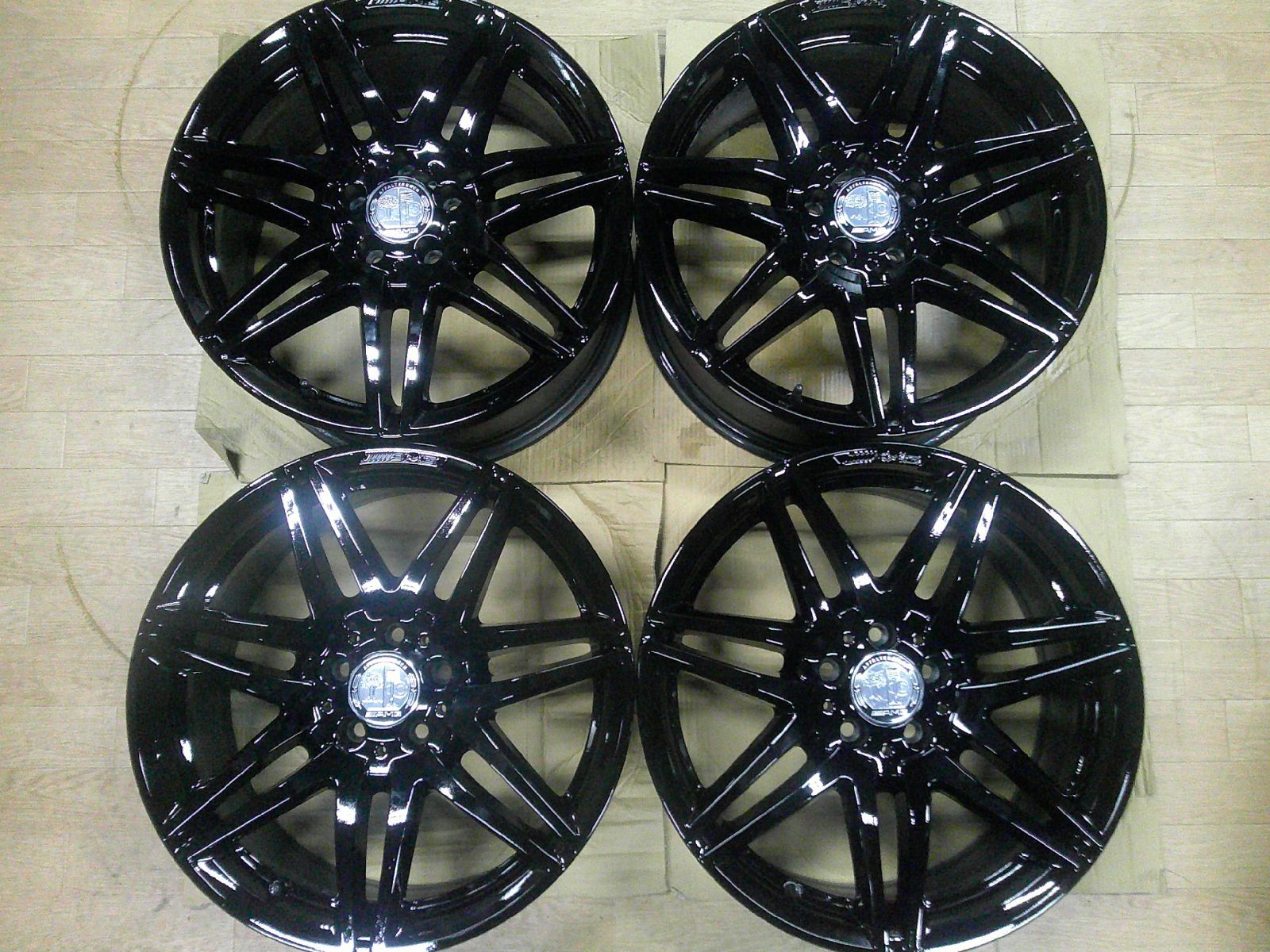 とかさす【美品】メルセデス・ベンツ Ｗ447 VクラスAMG純正19インチ 希少な純正】メルセデスベンツ W447 Vクラス 後期 艶あり 黒 220d AMG