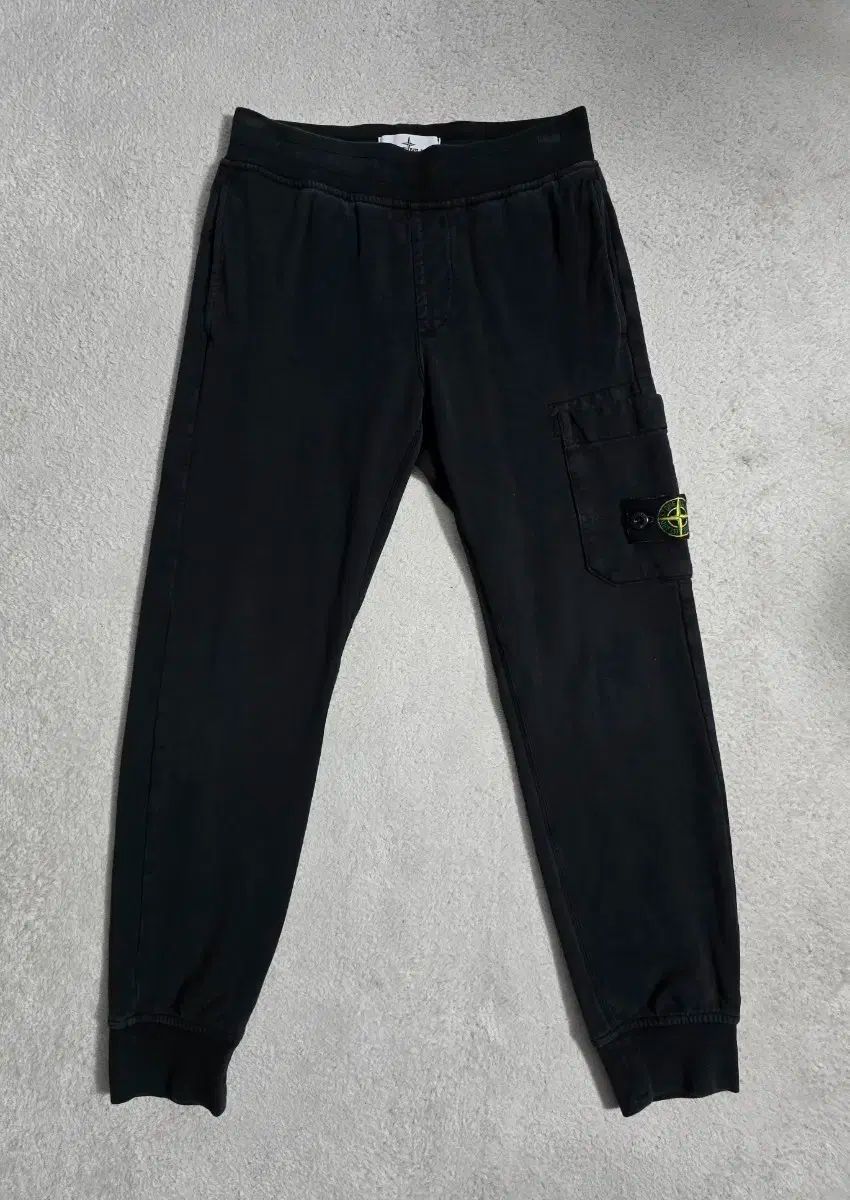 STONE ISLAND ストーンアイランド キッズ 黒 カーゴ ジョガーパンツ