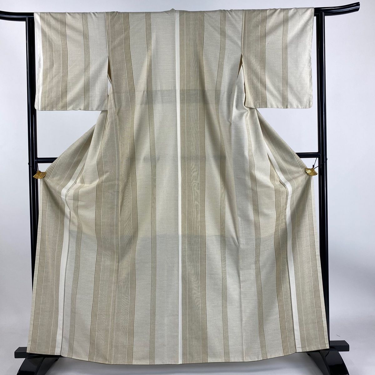紬 身丈163cm 裄丈62.5cm S 袷 縞 亀甲 ベージュ 正絹 美品 秀品 【中古】