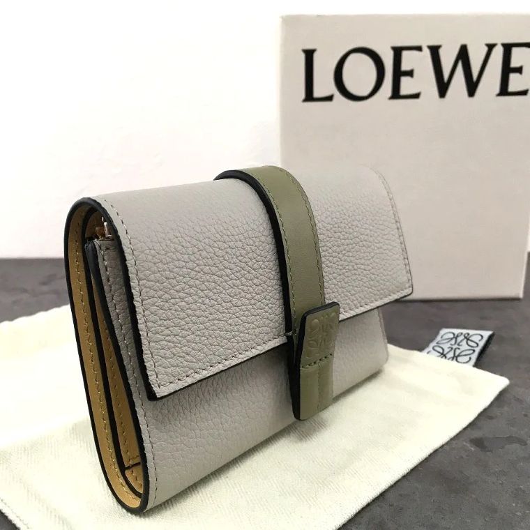 送料込み ♥品 LOEWE バーティカルウォレットスモール き 378