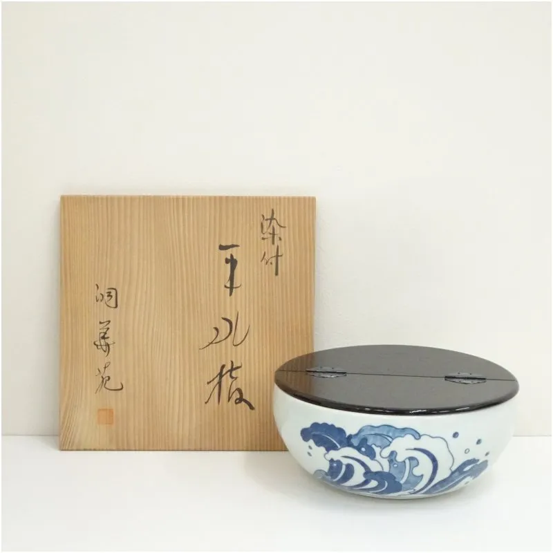 美品 茶道具 洞華造 染付竹色絵 平水指 割蓋 底印 水屋道具 水差し 共箱 美品 茶道具 洞華造 染付竹色絵 平水指 割蓋 底印