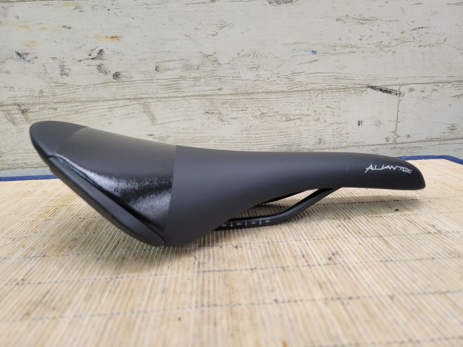 □ Fizik ALIANTE R7 ALLOY フィジーク アリアンテ サドル チェレステ