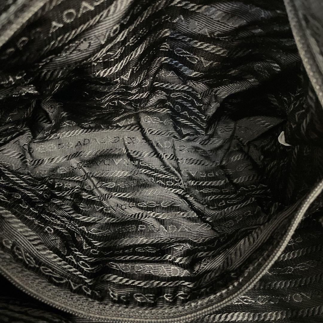 プラダ メッセンジャーバッグ 三角ロゴ 三角プレート ショルダーバッグ