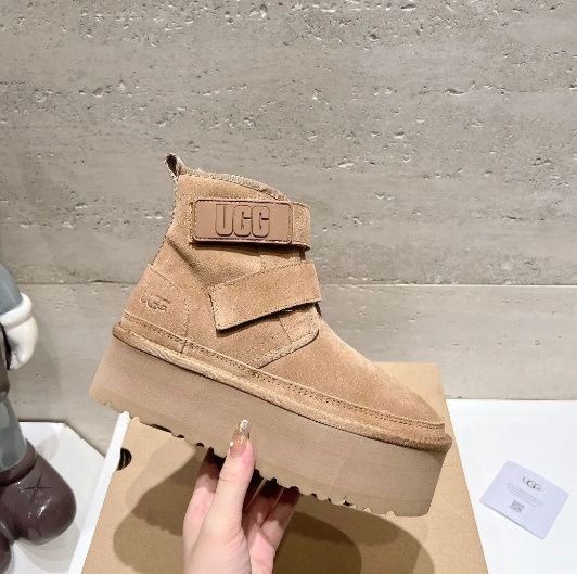 人気極美品 UGG アグ ブーツ ニューメル プラットフォーム 