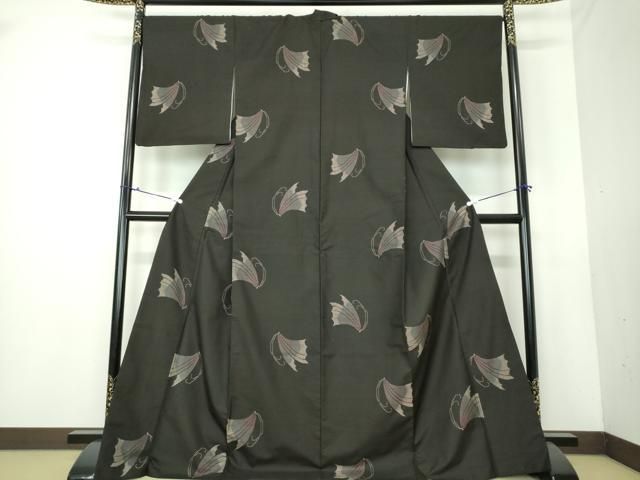 平和屋着物○本場大島紬 純泥染 手織り 地空 9マルキ 花車文