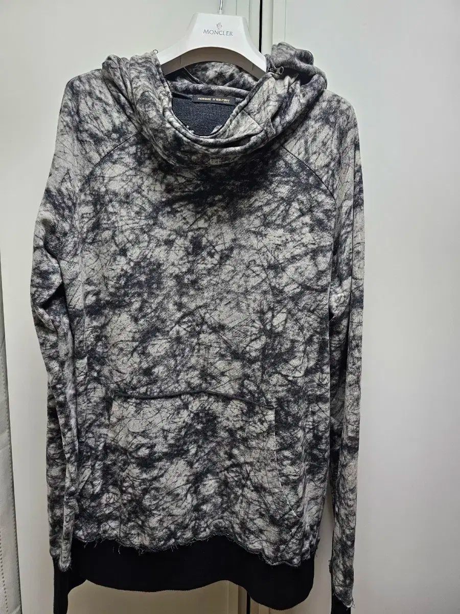 芸能人 デザイナー フード 取り外し