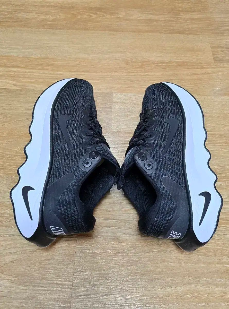 ブラック ランニングシューズ