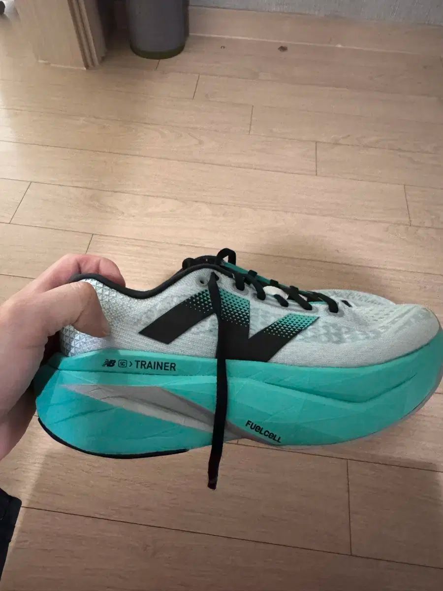 ニューバランス フューエルセル スーパーコンプ トレーナーv3 ランニングシューズ