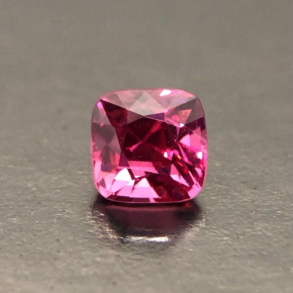 タンザナイト 2.466ct 宝石ソーティング付き 9.0mm×6.4mm×4.9mm ルース（ 裸石 ） 2555Y タンザナイト 2.466ct 宝石ソーティング付き 9.0㎜×6.4㎜×4.9㎜ ルース