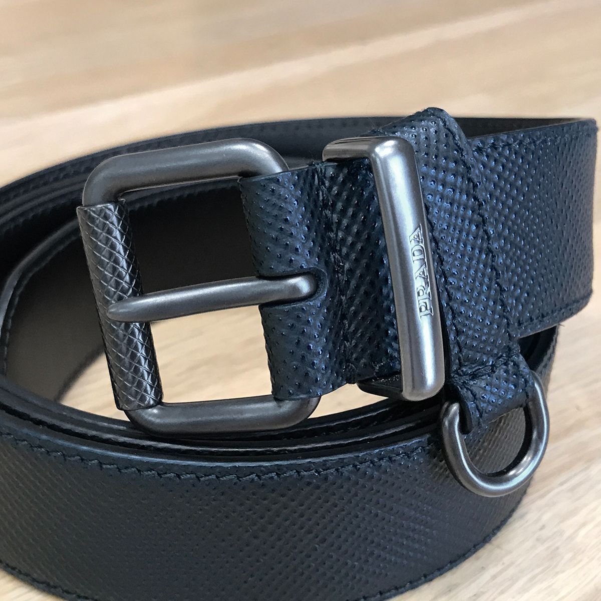 良品】プラダ サフィアーノレザー ベルト メンズ ブラック 44インチ