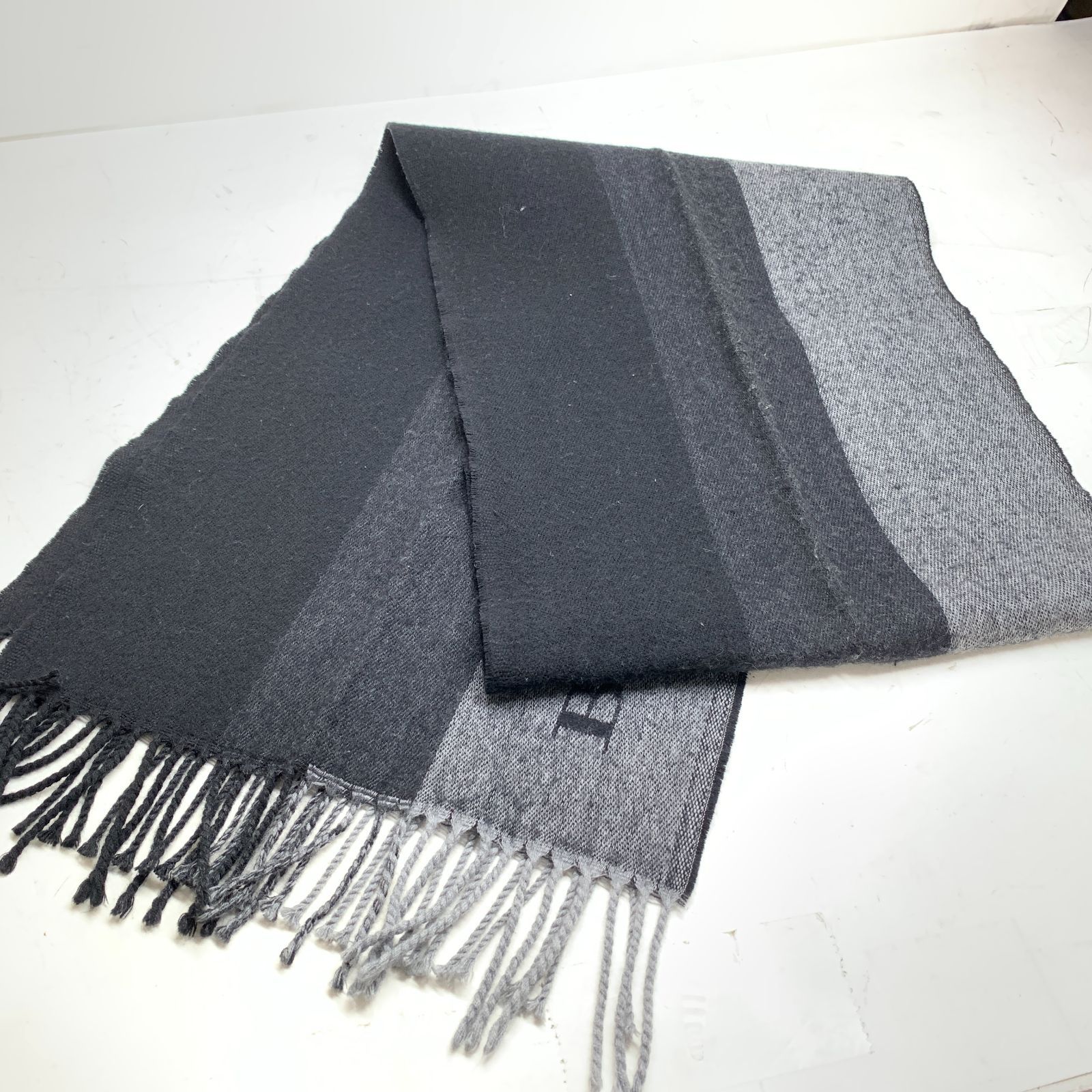 【美品】BURBERRY BLACK LABAL マフラー 長め ロゴ ブラック f001 H BURBERRY BLACK LABAL ロゴ マフラー 長め ロング