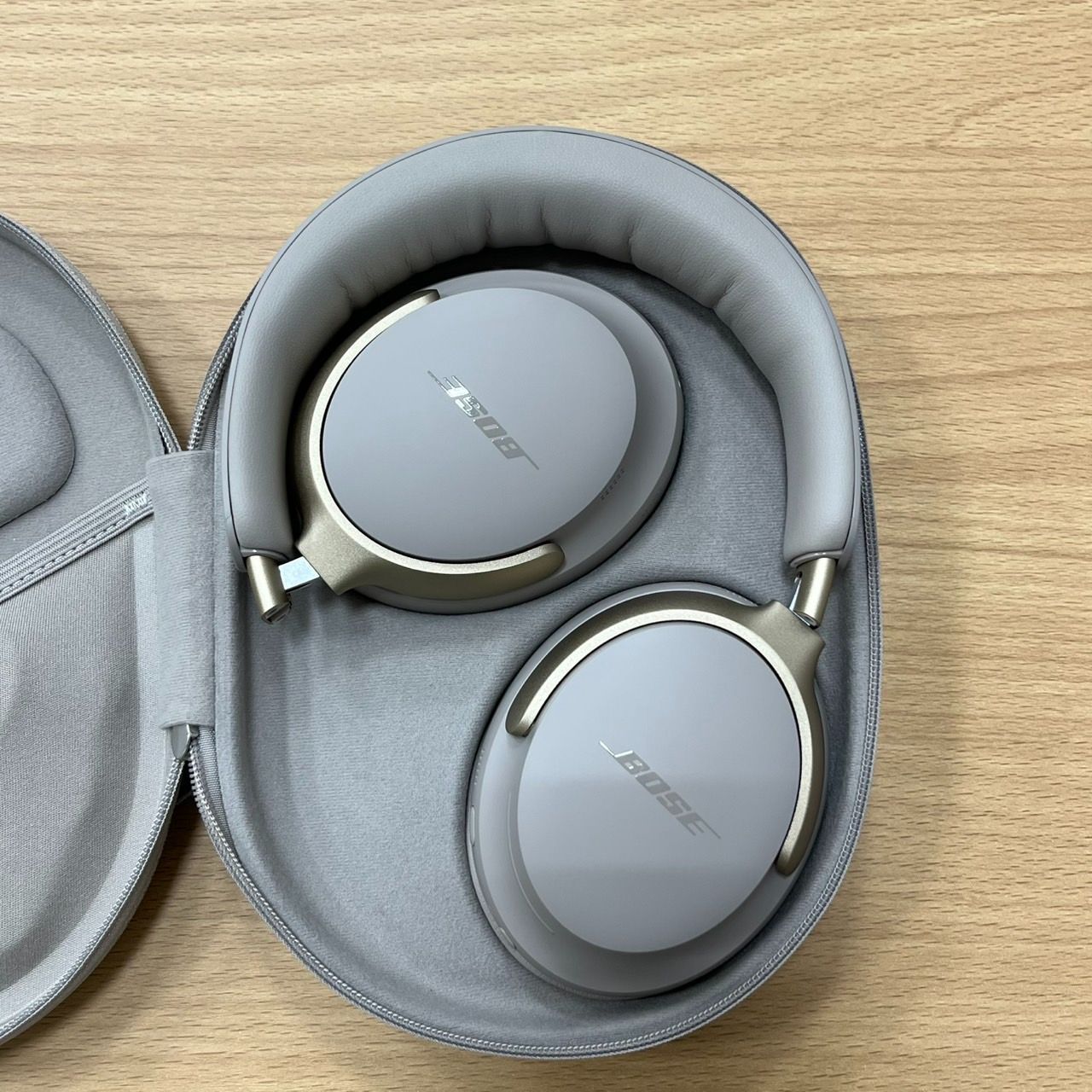 Bose ヘッドホン ベージュ ケース付き Bose ヘッドホン ベージュ ケース付き 【公式通販】