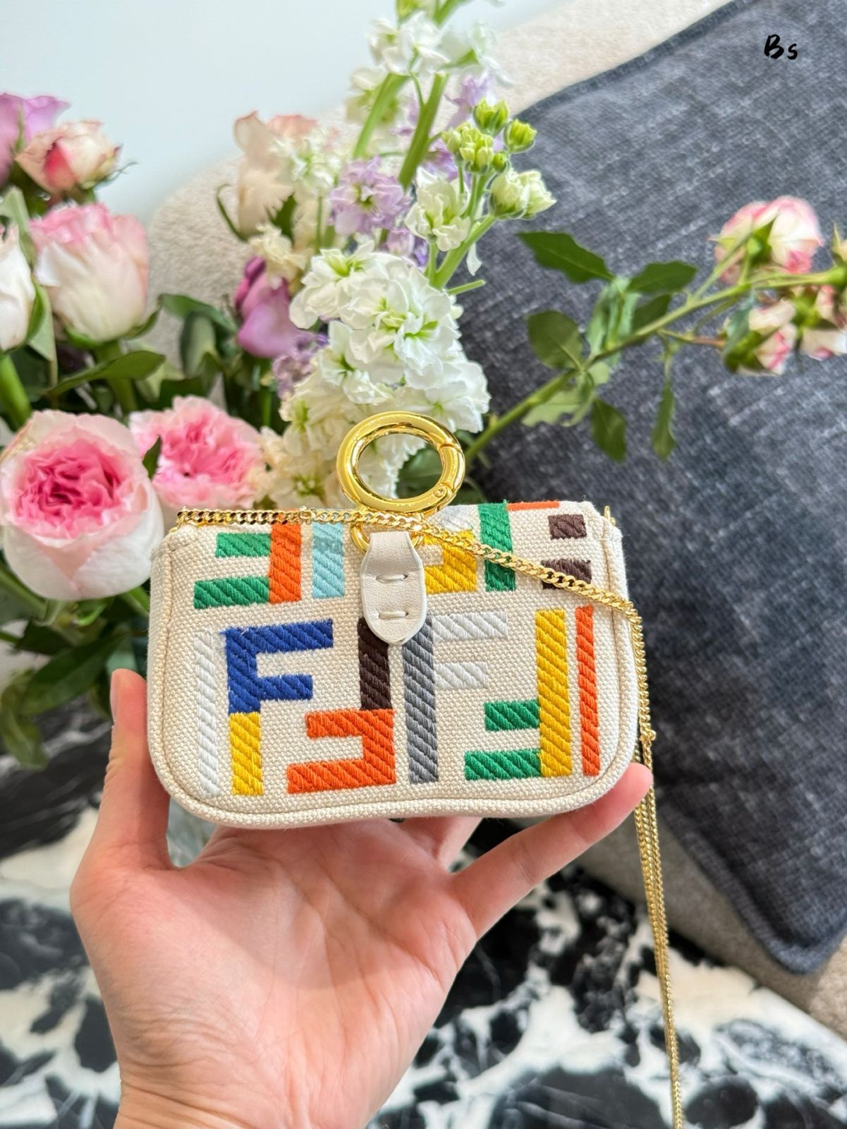 FENDI カラフル ミニ バゲット - 10cm チャームサイズ [本日特価 FENDI カラフル ミニ バゲット - 10cm チャームサイズ [本日特価