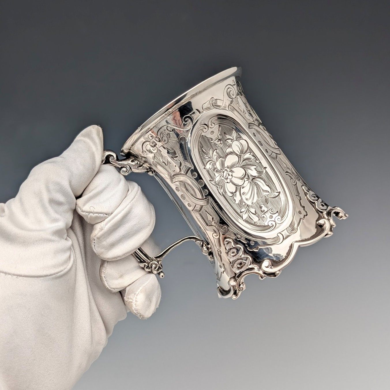 1854年 英国アンティーク 純銀製 マグカップ フローラル装飾