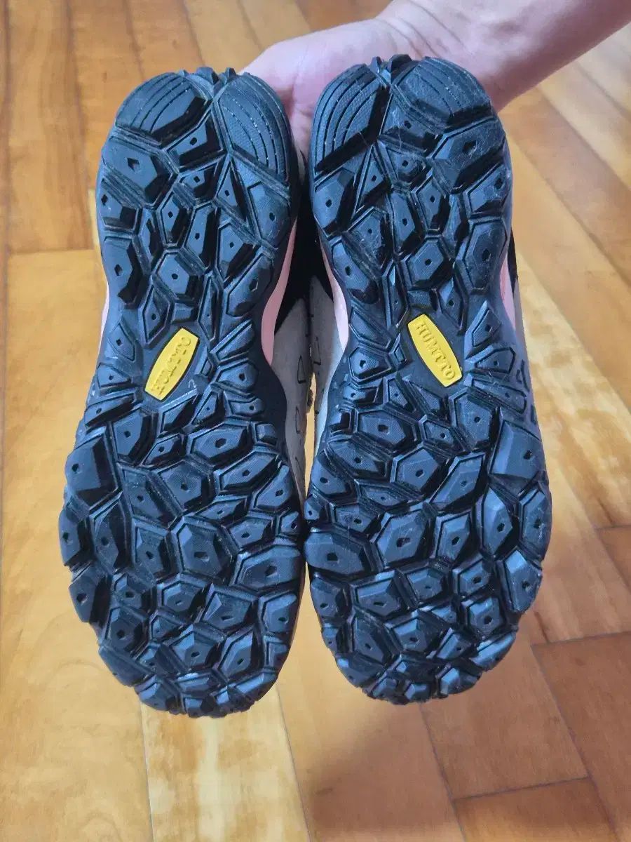 ハイキング トラッキングシューズ