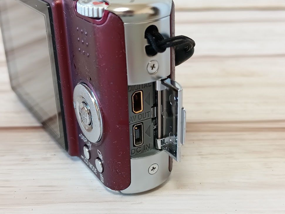 LUMIX DMC FX07 パナソニック 不動 デジカメ ジャンク品 箱付き LUMIX DMC FX07 パナソニック 不動 デジカメ ジャンク品 箱付き