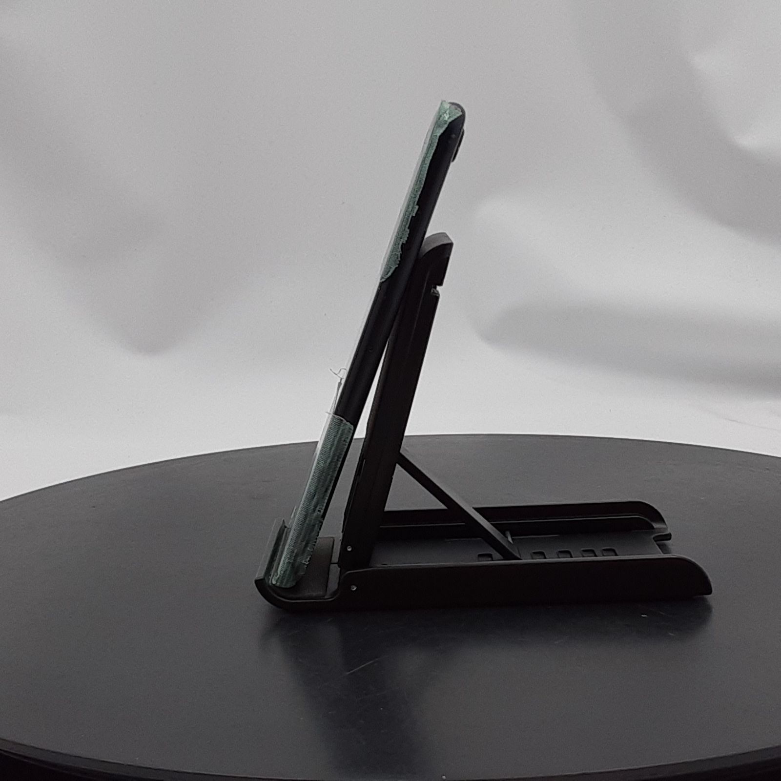 ☆ジャンク.液晶割れあり☆Apple iPhoneSE 第3世代 128GB