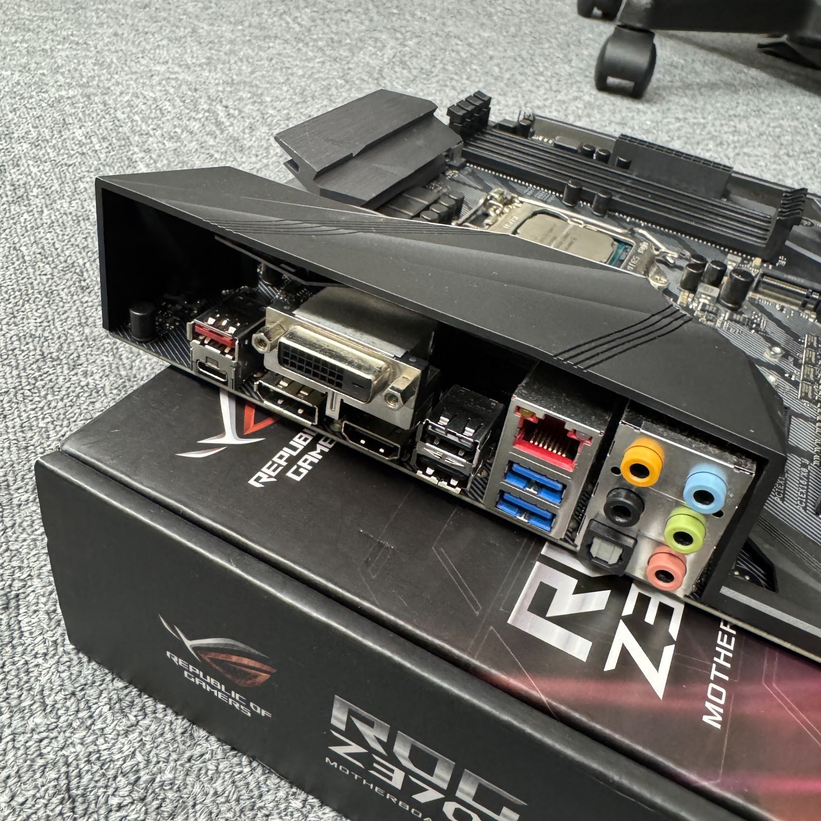 ASUS ROG STRIX Z370-F GAMING + Core i7 8700K - メルカリ