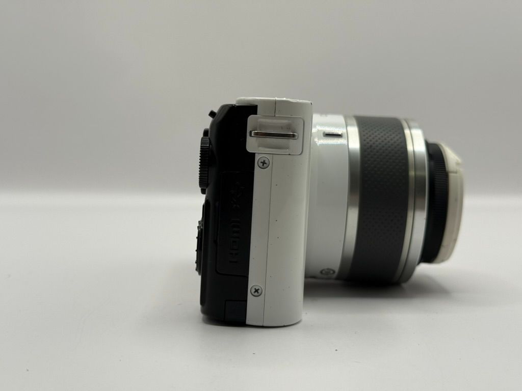 Nikon 1 ニコン ミラーレス一眼 J 白