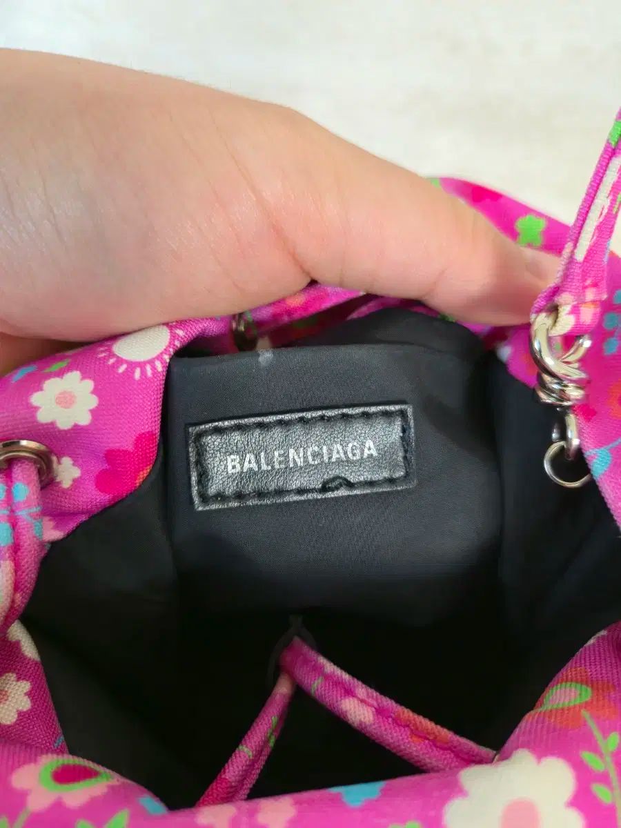 バレンシアガ フラワー プリント バケットバッグ