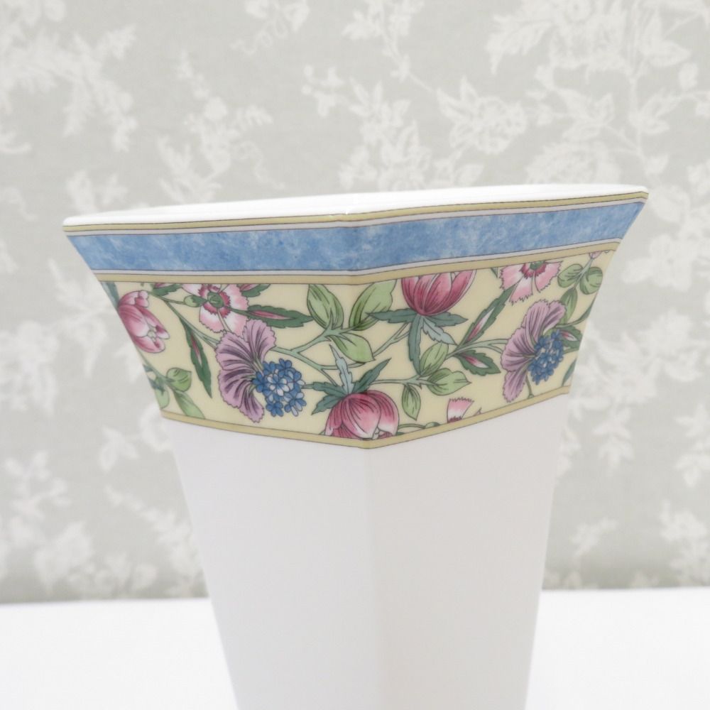 Wild Strawberry 花瓶 WEDGWOOD Wild Strawberry 花瓶 フラワーベース