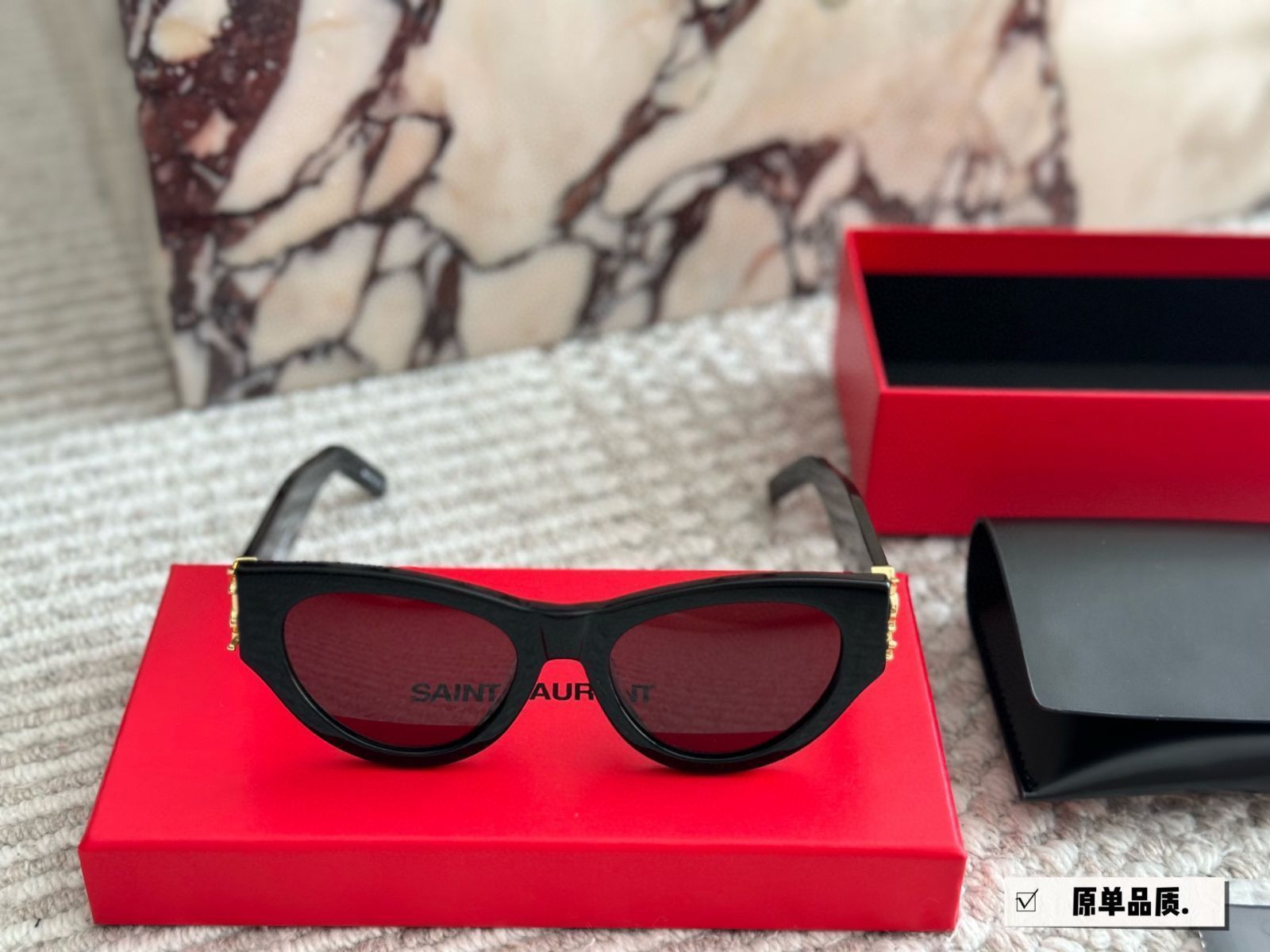 YSL ブラック キャットアイ サングラス サンローラン新作サングラス「ブレイズ」キャットアイ＆“YSL