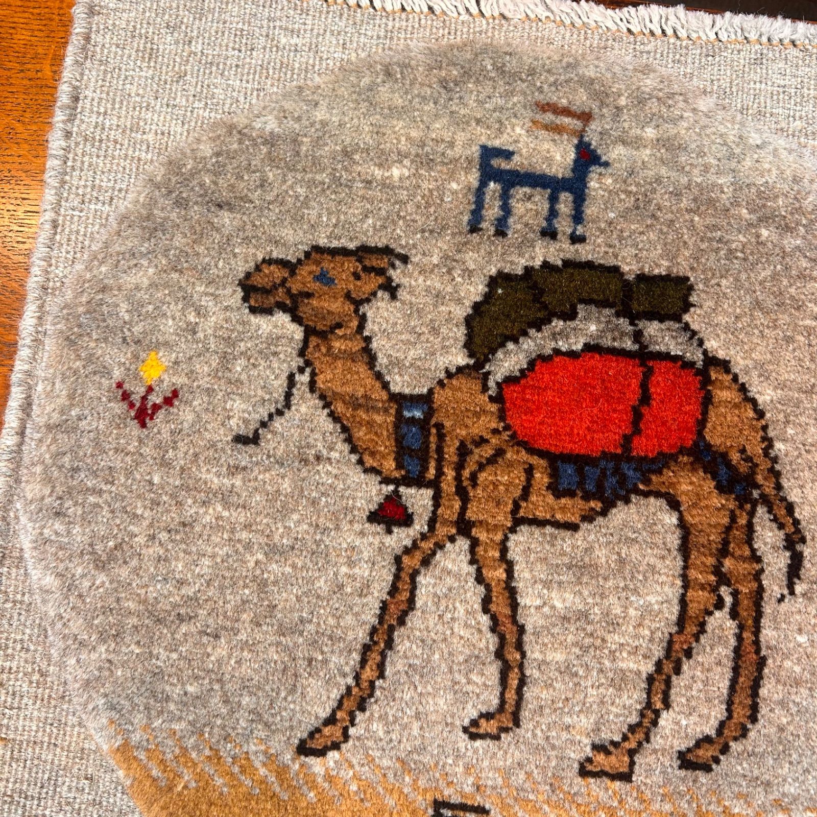キリムギャッベ イラン産 手織りカーペット 45×43cm インテリアラグ 草木染め 座布団 タペストリー ルリバフ ロリバフ チェリーベアギャッベ チェリーベアギャッベ40×40