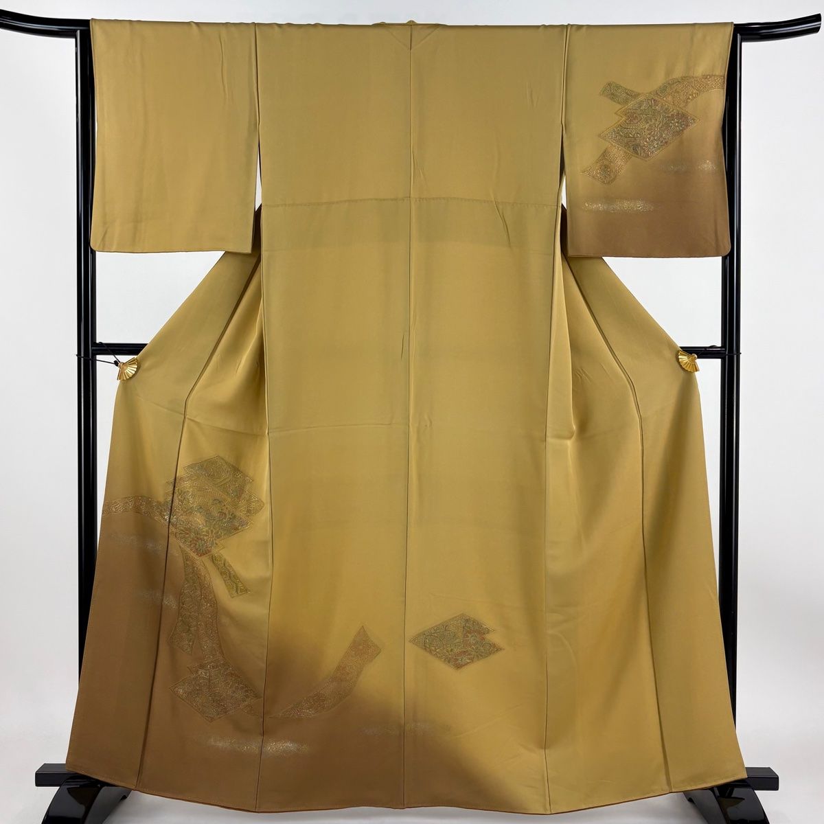 振袖フルセット 身丈160.5裄66 黒 暈し染め 逸品 成人式 振袖フルセット 身丈156裄63 たたき染め 金彩 黒 蝶 成人式 振袖 黒