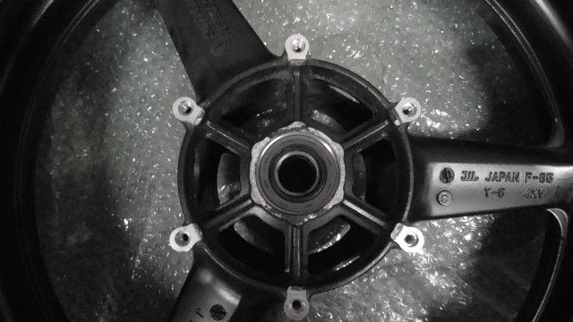 YZF-R1 JYARN095000000xxx の Fホイール タイヤ 1757556414 BRIGHTFACE_UK