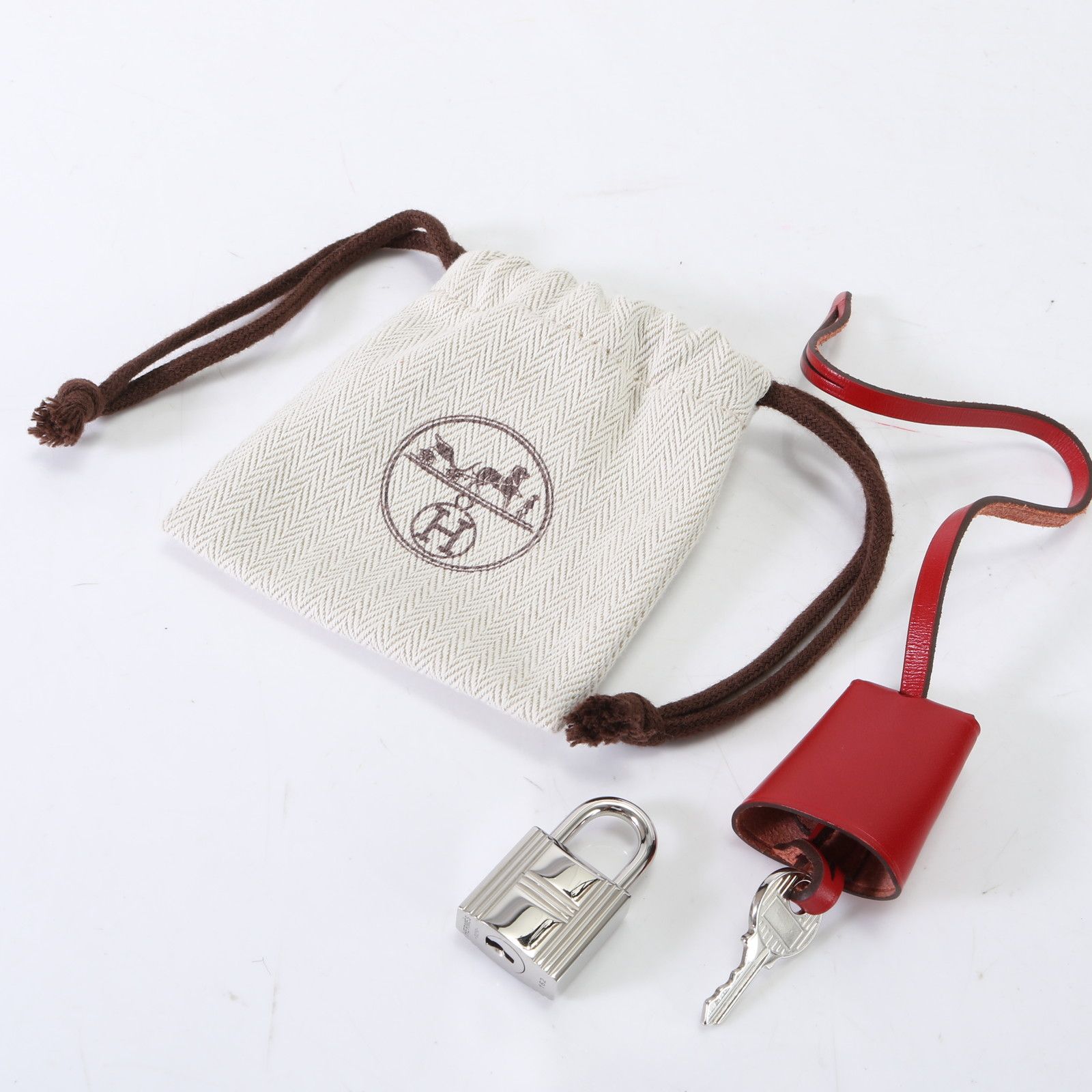 極美品 エルメス キー 鍵 162番 シルバー パドロック カデナ 南京錠 クロシェット バッグ レザー メンズ レディース EFM 0122-E17 極美品 エルメス キー 鍵 162番 シルバー パドロック カデナ 南京錠