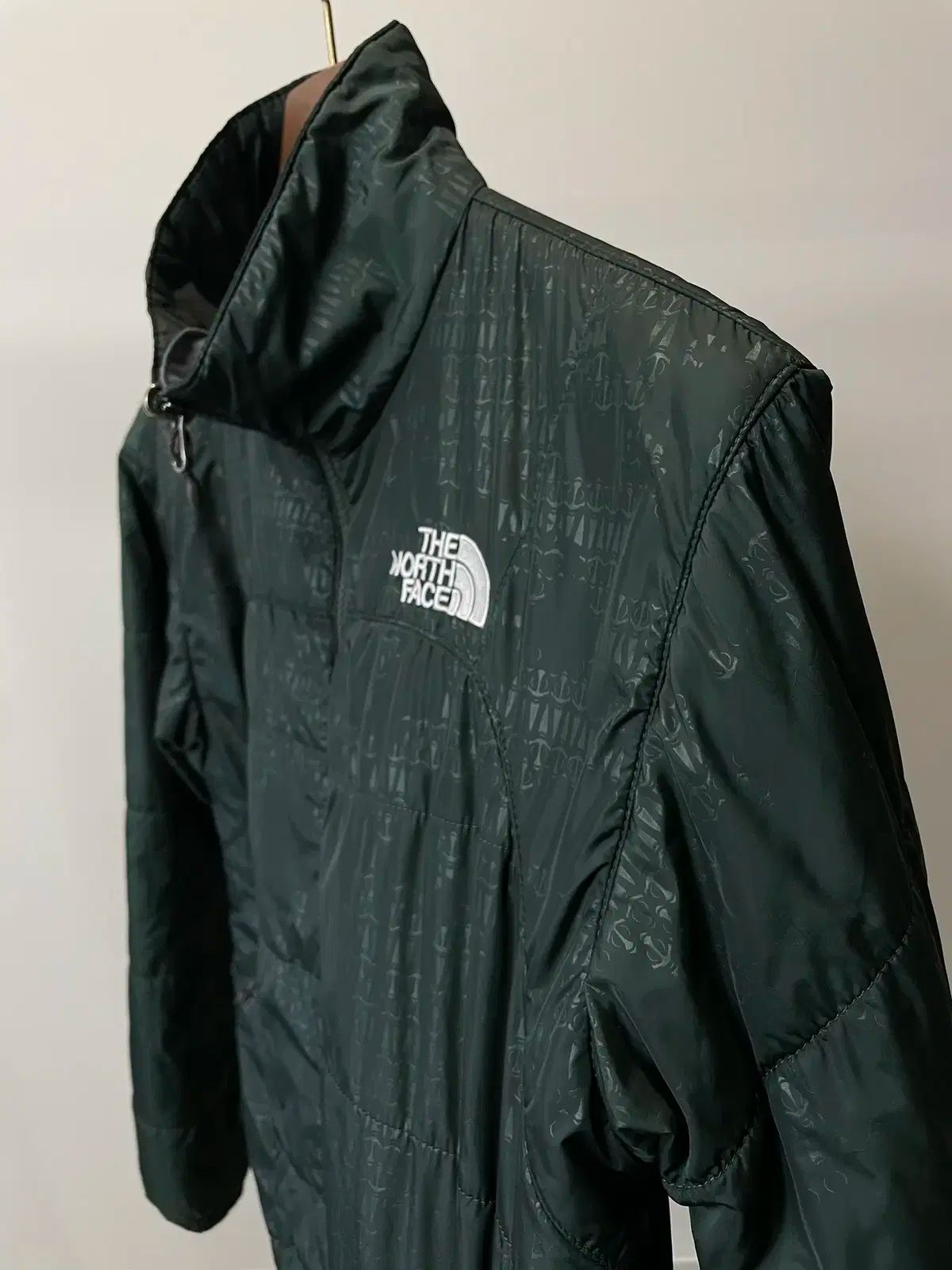 M ） THE NORTH FACE(ザノースフェイス) ダークグリーン パターン 軽量