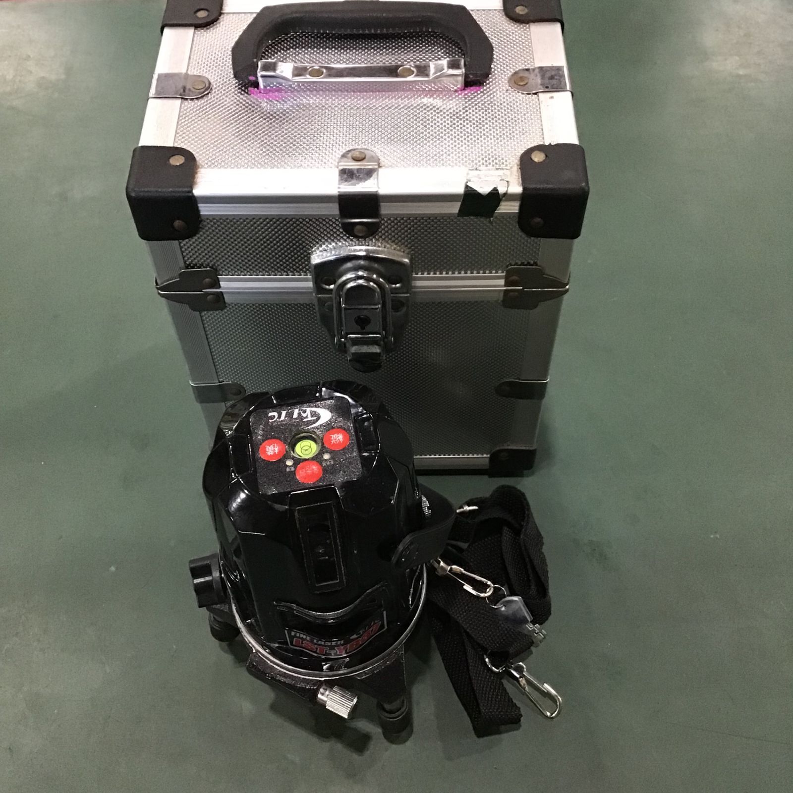〇テクノ 水平/垂直ラインレーザー墨出し器 LST-YB37【川口店】