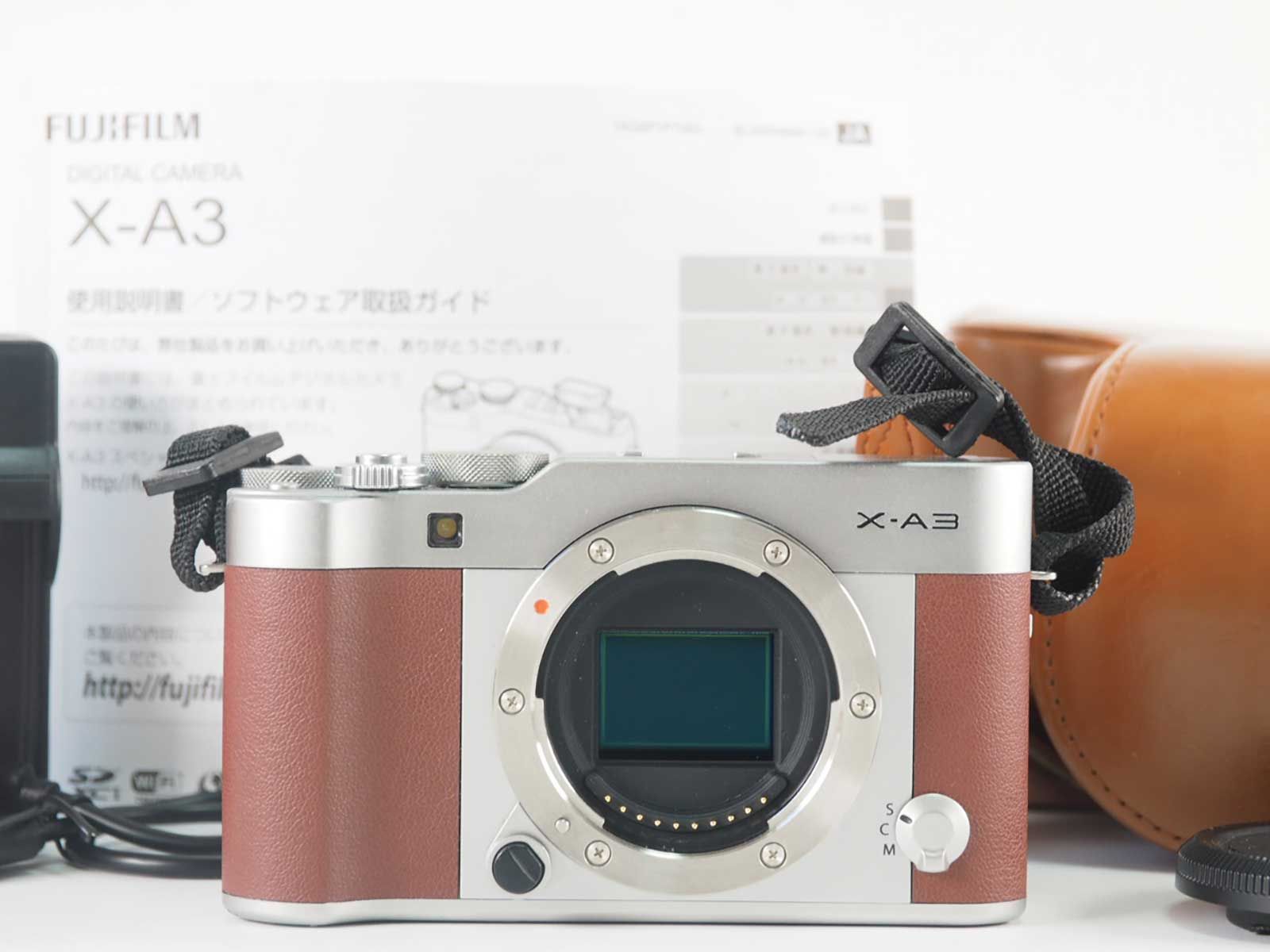 FUJIFILM X-A3 ブラウン　ケース、付属品付き 富士フィルム Fujifilm Fuji X-A3 24.2 MP Mirrorless Camera